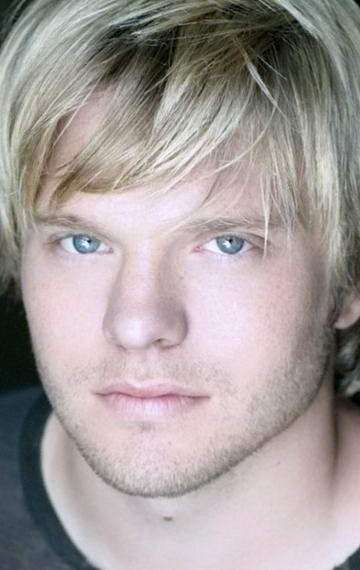 Актер Дэвид Петкау