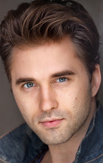 Актер Александр Менделюк