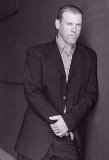 Актер Томми Перна