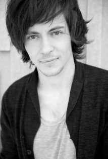 Актер Эллиотт Джеймс Лангридж