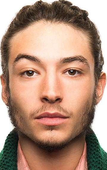 Актер Эзра Миллер