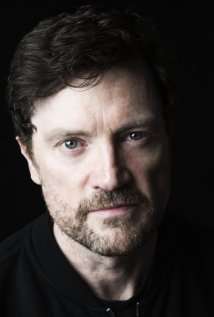 Актер Стив Уолл