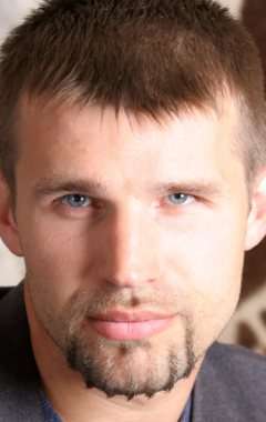 Актер Тимур Ефременков