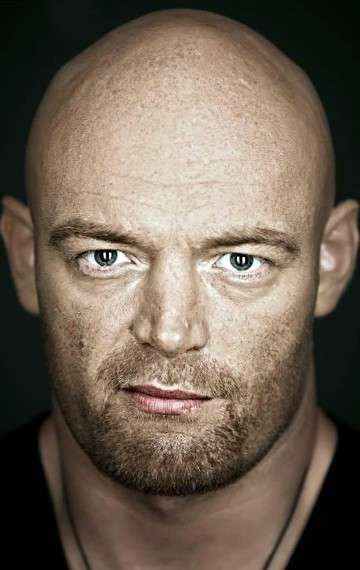 Актер Владислав Демин