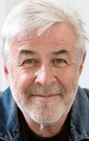 Актер Джим Бёрнс