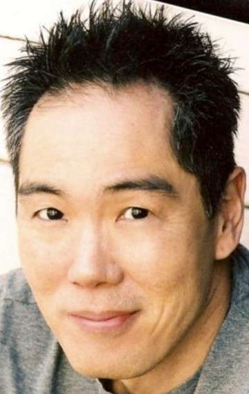 Актер Юдзи Окумото