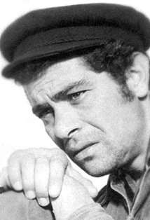 Актер Бехруз Восуги