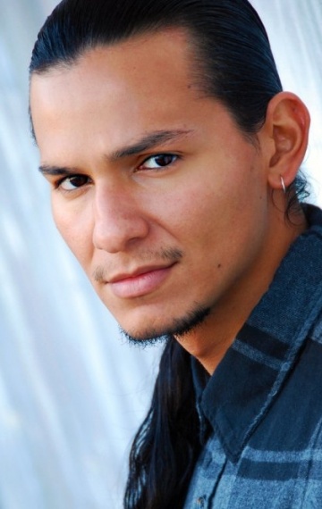 Актер Алекс Ливиналли