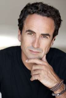 Актер Дэвид Сантьяго