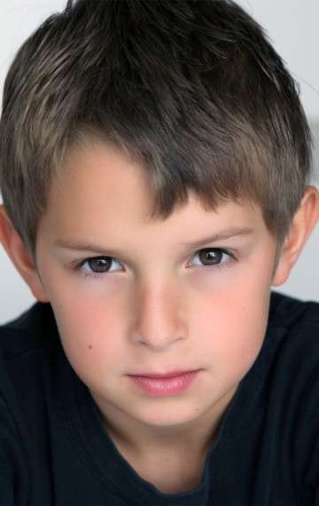 Актер Финли Якобсен