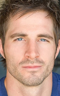 Актер Крис Смит