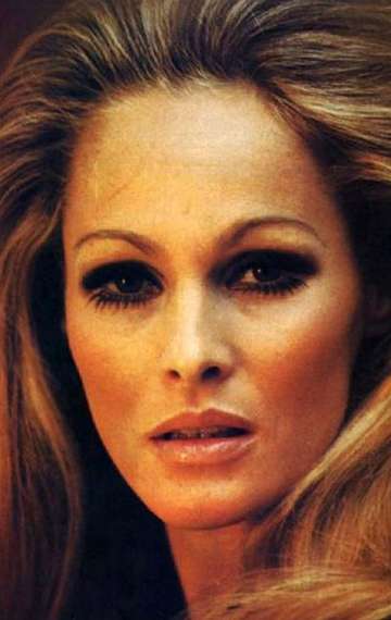 Фото Урсула Андресс