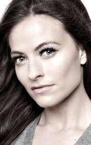 Актер Лара Пулвер