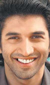 Актер Адитья Рой Капур