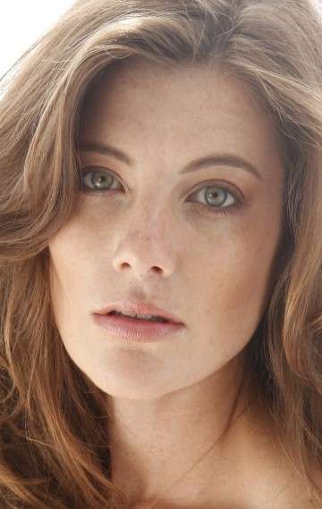 Актер Девин Келли