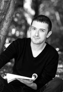 Актер Лео Хорсфилд