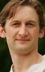 Актер Денис Суханов