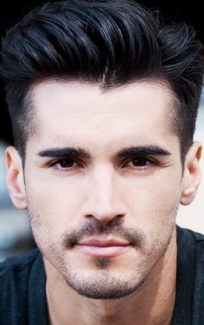 Актер Адриан Армас