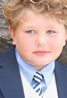 Актер Аарон Захари Филипс