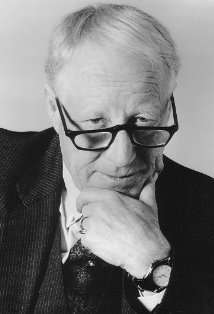 Актер Лео Льюис