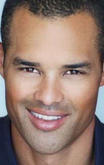 Актер Джейсон Олив