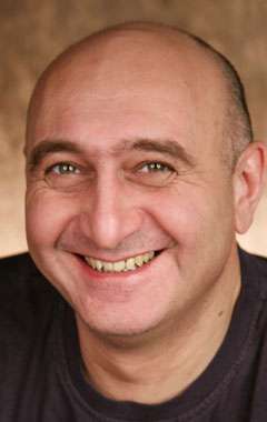 Актер Адам Булгучев