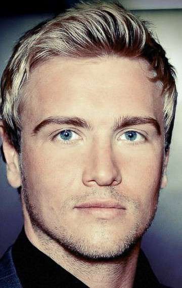 Актер Роули Деннис