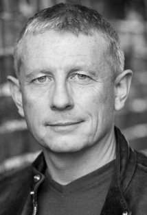 Актер Эшли Найт