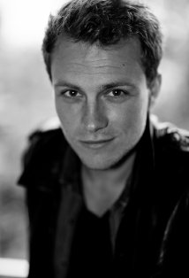 Актер Роби Шинаси