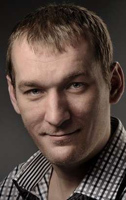 Актер Артем Кобзев