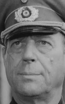 Актер Александр Захаров