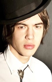 Актер Артур Жакин