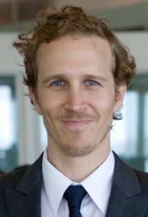 Актер Брэм Бару