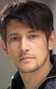 Актер Денис Бургазлиев