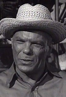 Актер Пол  Гендж