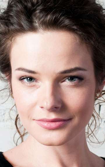 Актер Анна Пескова