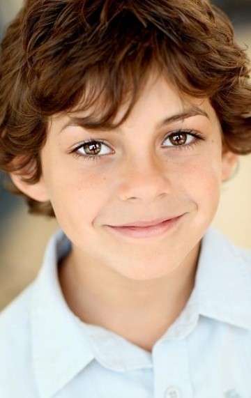 Актер Эмджей Энтони