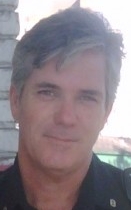 Актер Логан Дуглас Смит