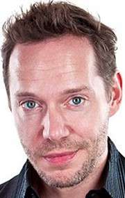 Актер Джон Спэйтс