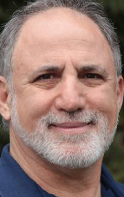 Актер Уэйн Е. Браун