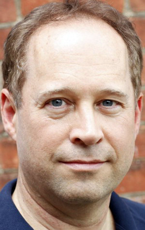 Актер Том Шафер