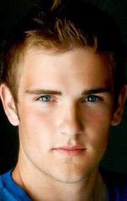 Актер Трэвис Нельсон