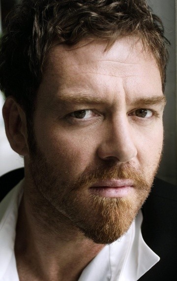 Актер Мартон Чокаш