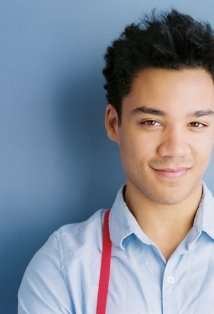 Актер Исаак Смит