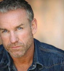 Актер Кон Шелл