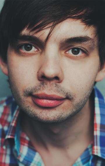 Актер Денис Бузин