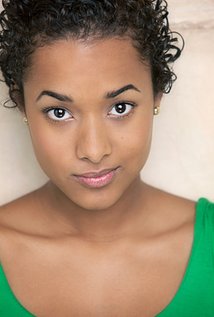 Актер Софиа Эмберсон-Бэйн