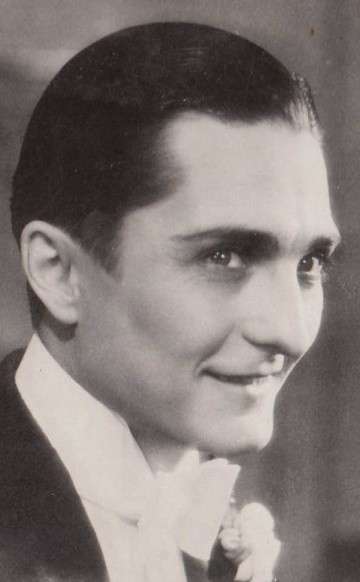 Актер Роже Тревиль