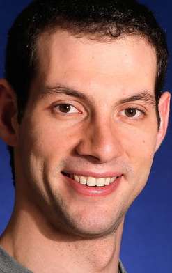 Актер Саймон Шнэпир