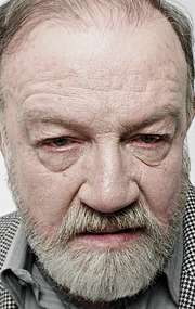 Актер Билли Браун